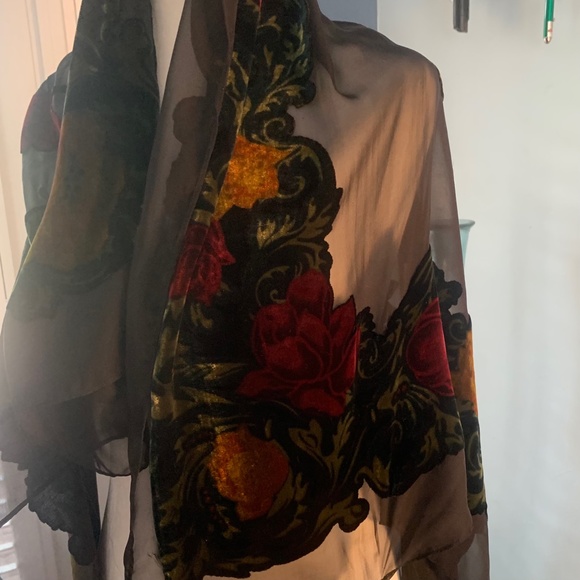 HALSTON ✨⭐️RARE authentic VINTAGE shawl - Picture 3 of 8